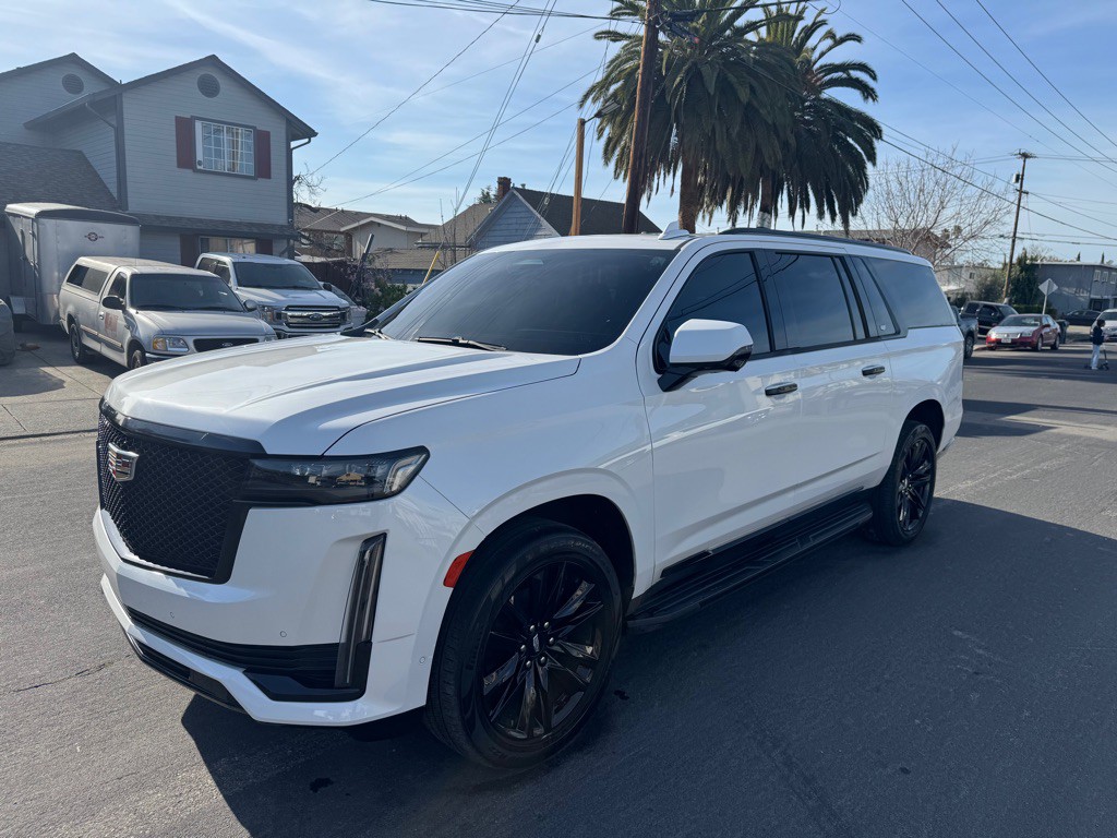 2021 Cadillac Escalade Image 2