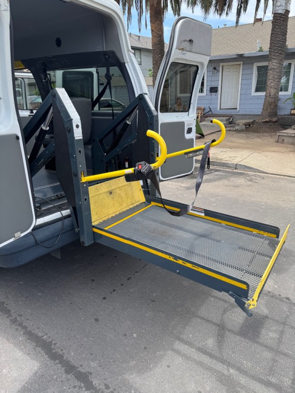 2008 Ford Econoline Image 11