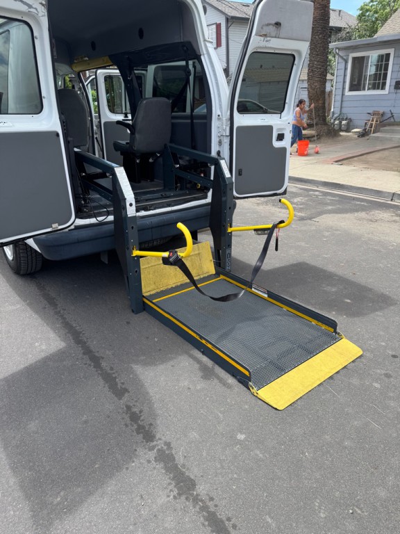 2008 Ford Econoline Image 12