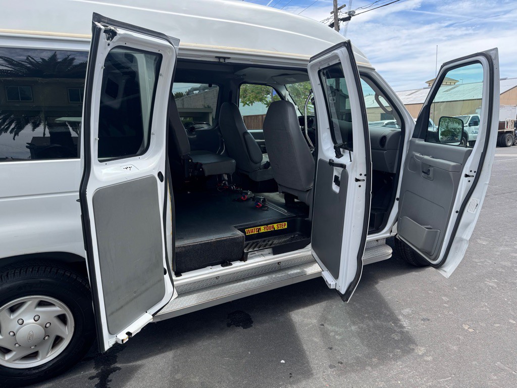 2008 Ford Econoline Image 14