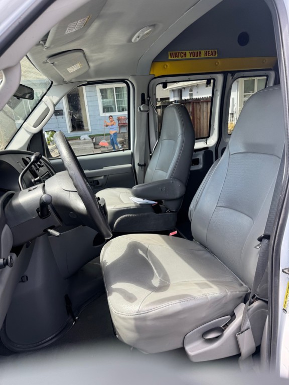2008 Ford Econoline Image 16