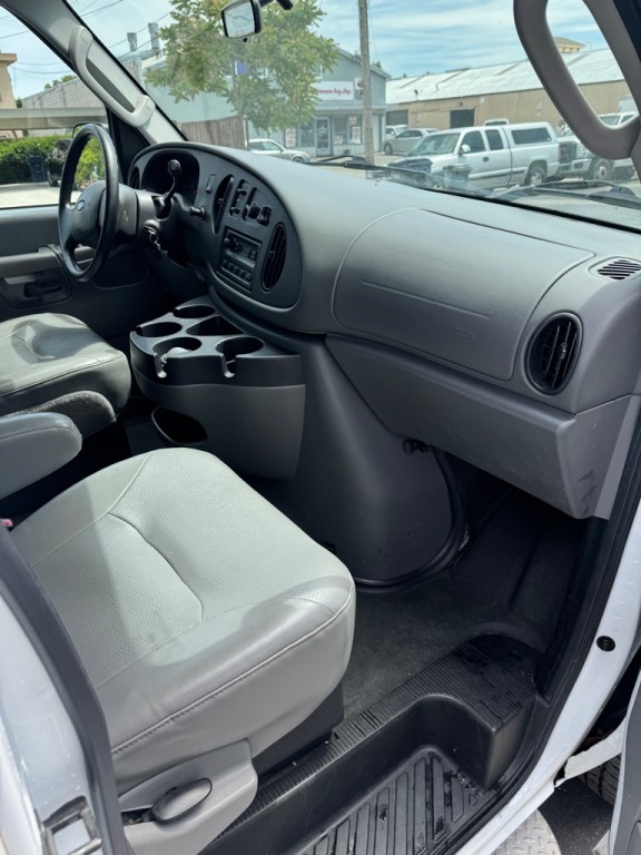 2008 Ford Econoline Image 17