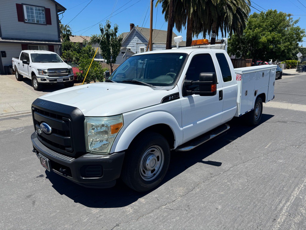 2011 Ford F-250 Image 2