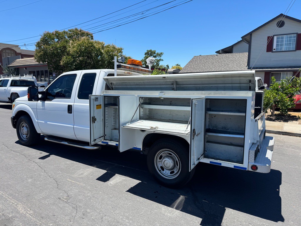 2011 Ford F-250 Image 11