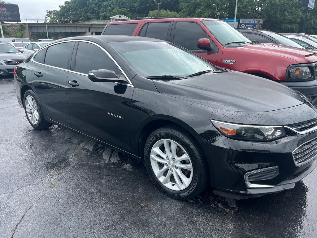 2016 Chevrolet Malibu Image 2