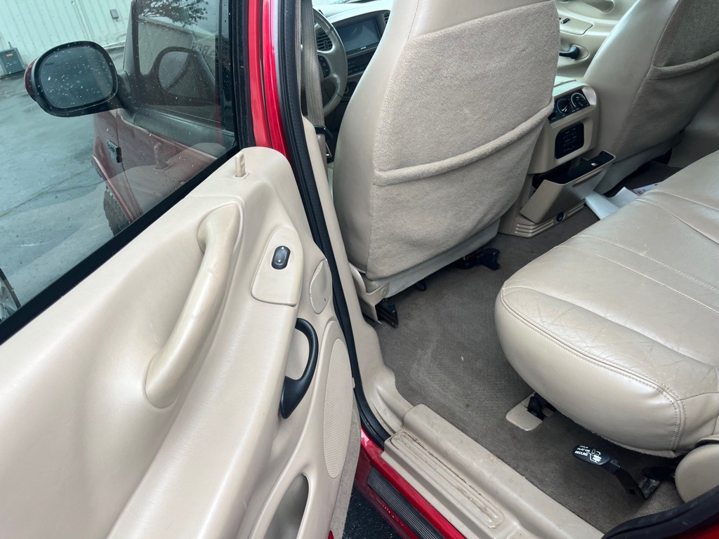 2001 Ford Expedition Image 8