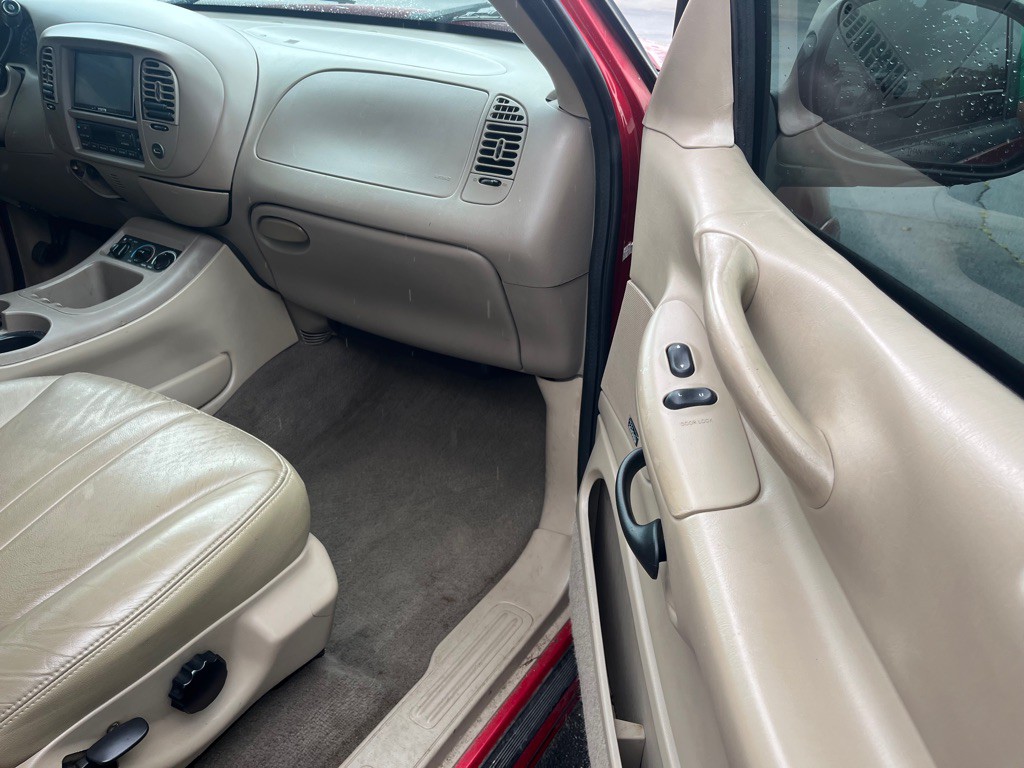 2001 Ford Expedition Image 11