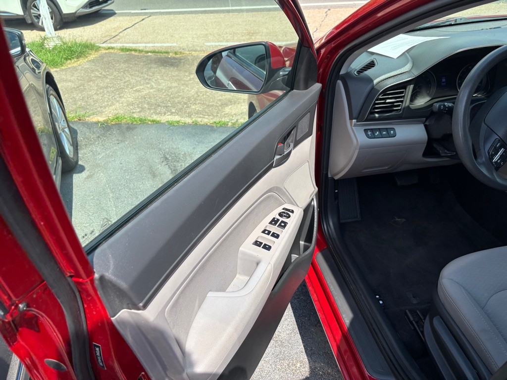2019 Hyundai Elantra Image 6