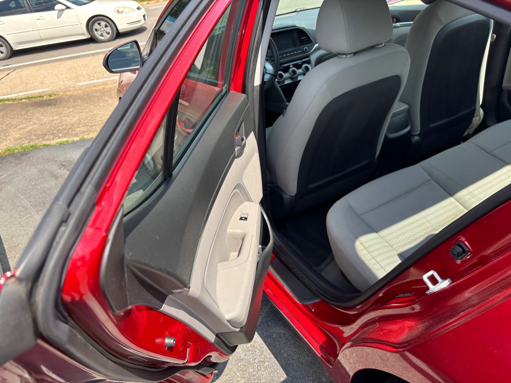 2019 Hyundai Elantra Image 9
