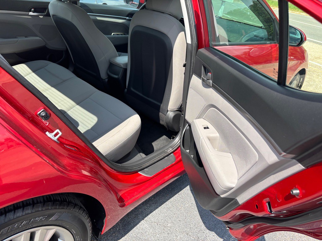 2019 Hyundai Elantra Image 11