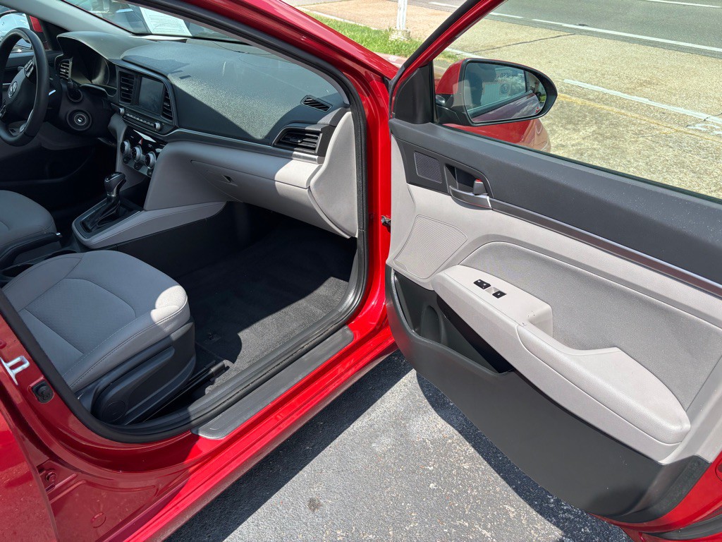 2019 Hyundai Elantra Image 12