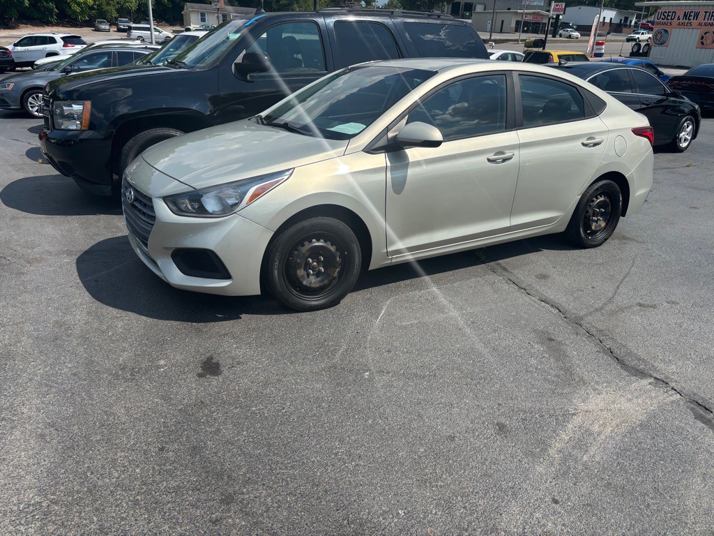 2018 Hyundai Accent Image 2