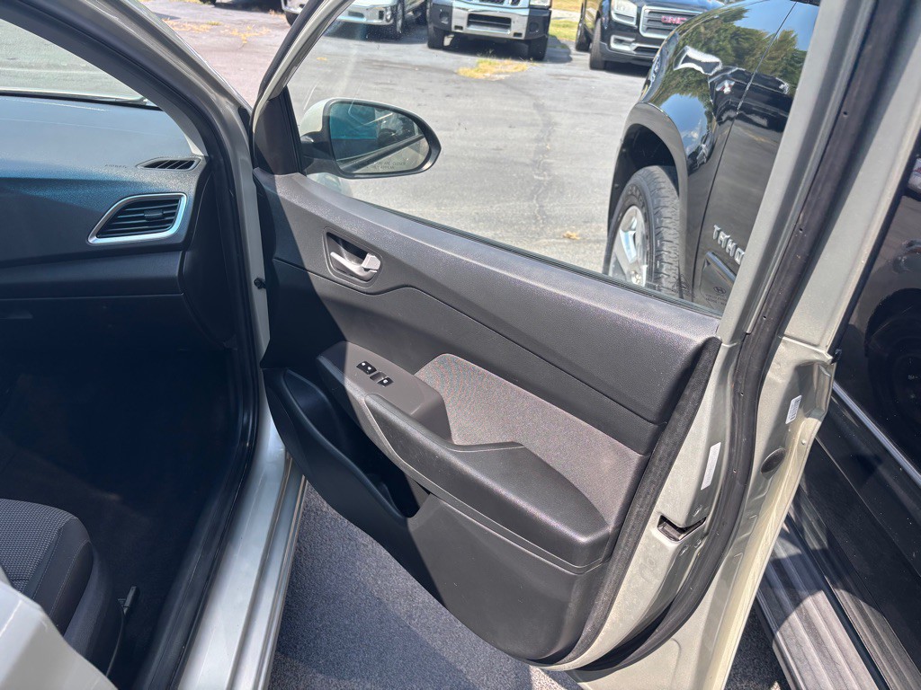 2018 Hyundai Accent Image 11