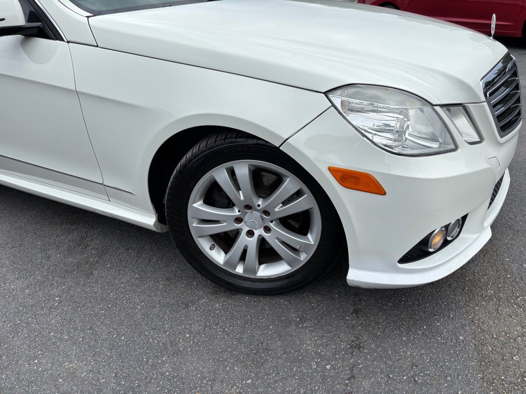 2010 Mercedes-Benz E-Class Image 3