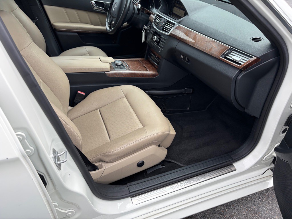 2010 Mercedes-Benz E-Class Image 5