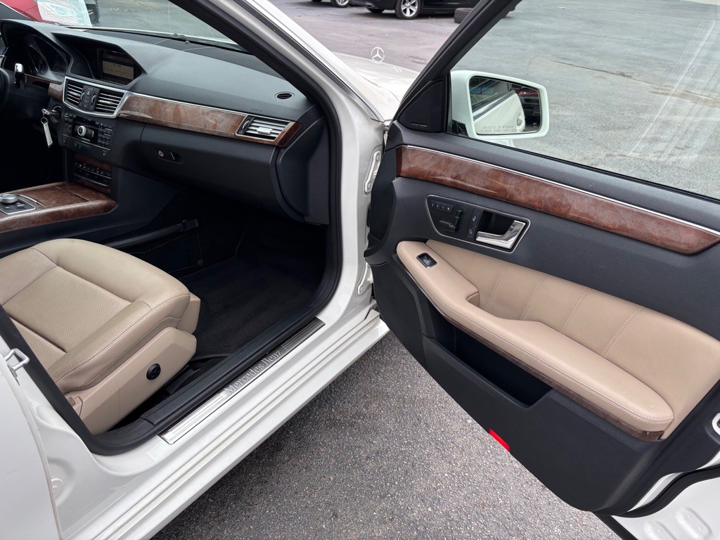 2010 Mercedes-Benz E-Class Image 6
