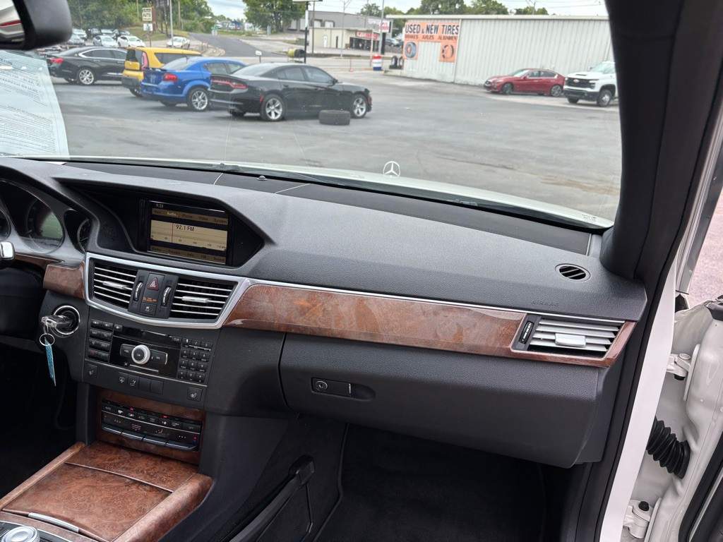 2010 Mercedes-Benz E-Class Image 7