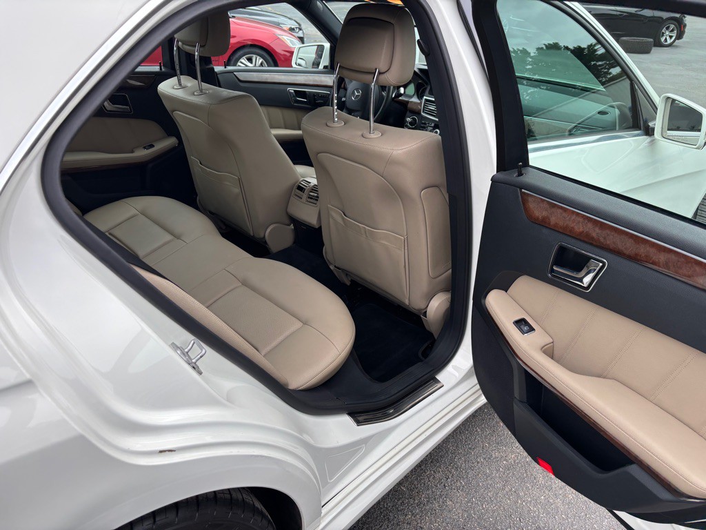 2010 Mercedes-Benz E-Class Image 8
