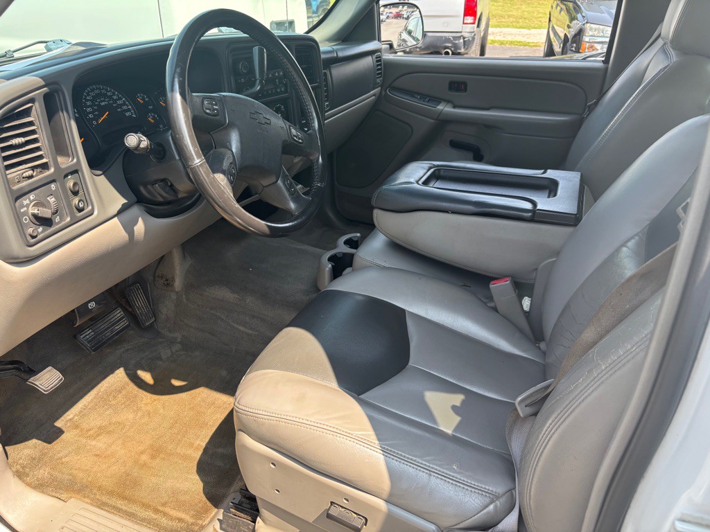 2005 Chevrolet Avalanche Image 4