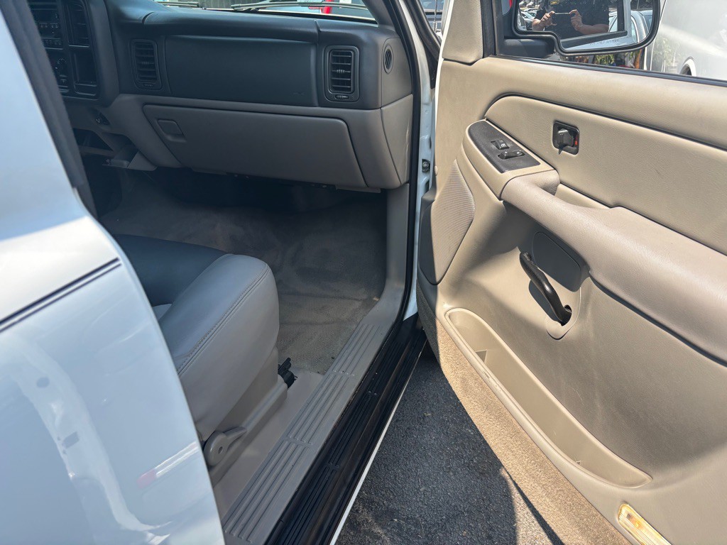 2005 Chevrolet Avalanche Image 9