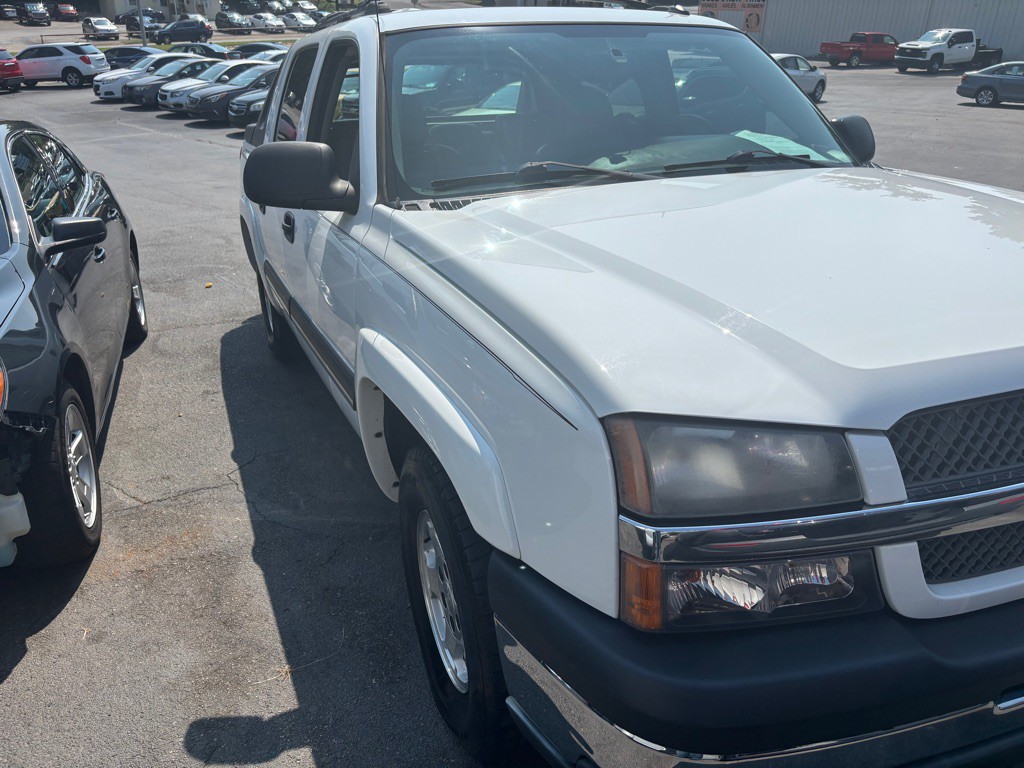 2005 Chevrolet Avalanche Image 11