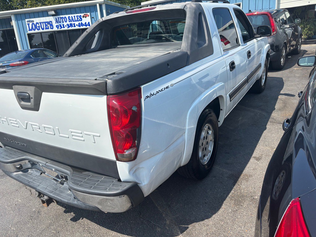 2005 Chevrolet Avalanche Image 12