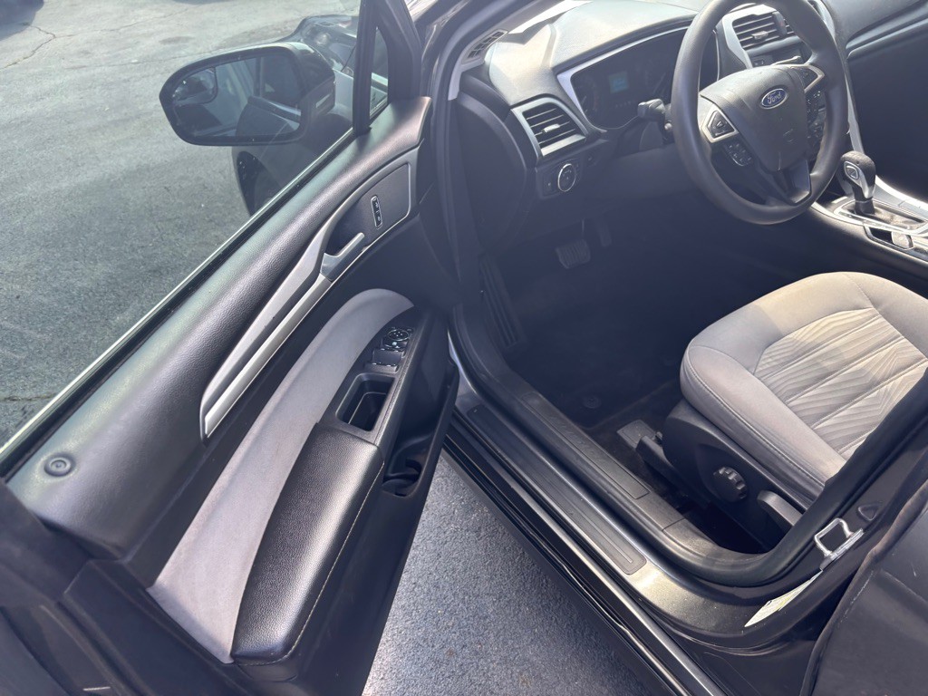 2016 Ford Fusion Image 6