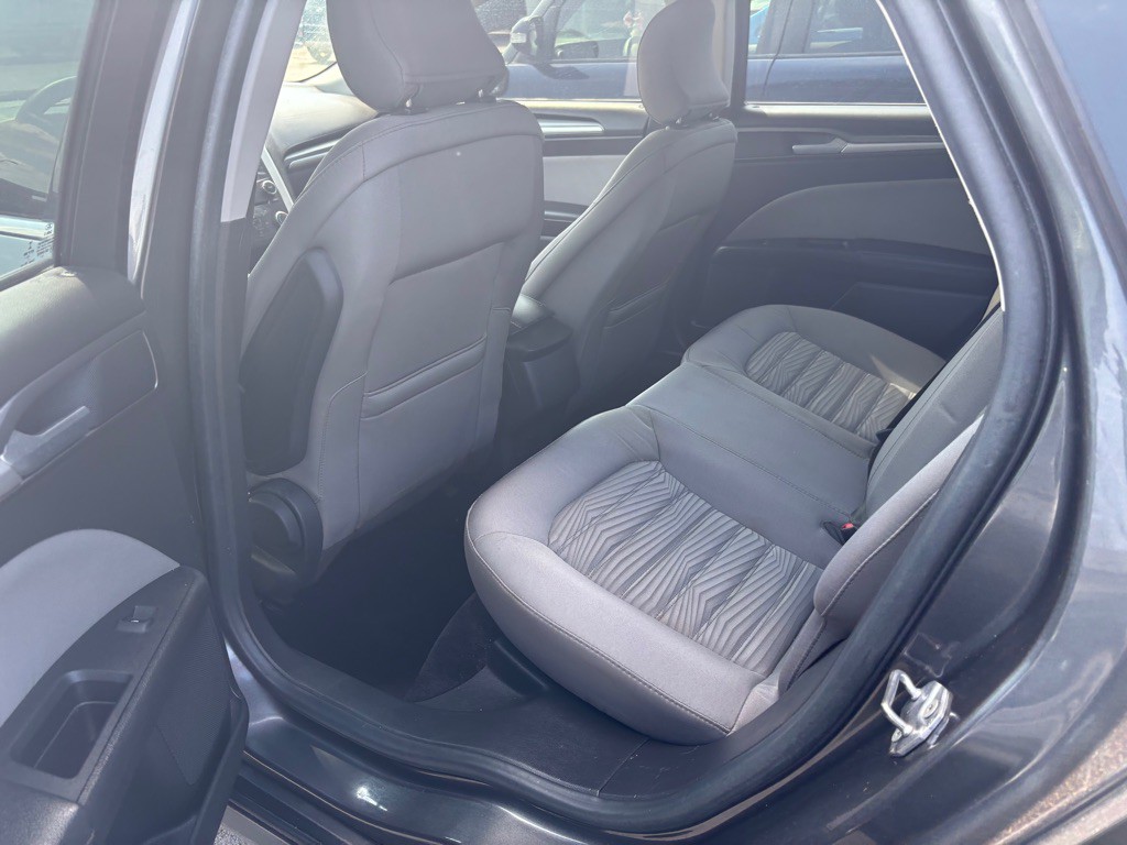 2016 Ford Fusion Image 9
