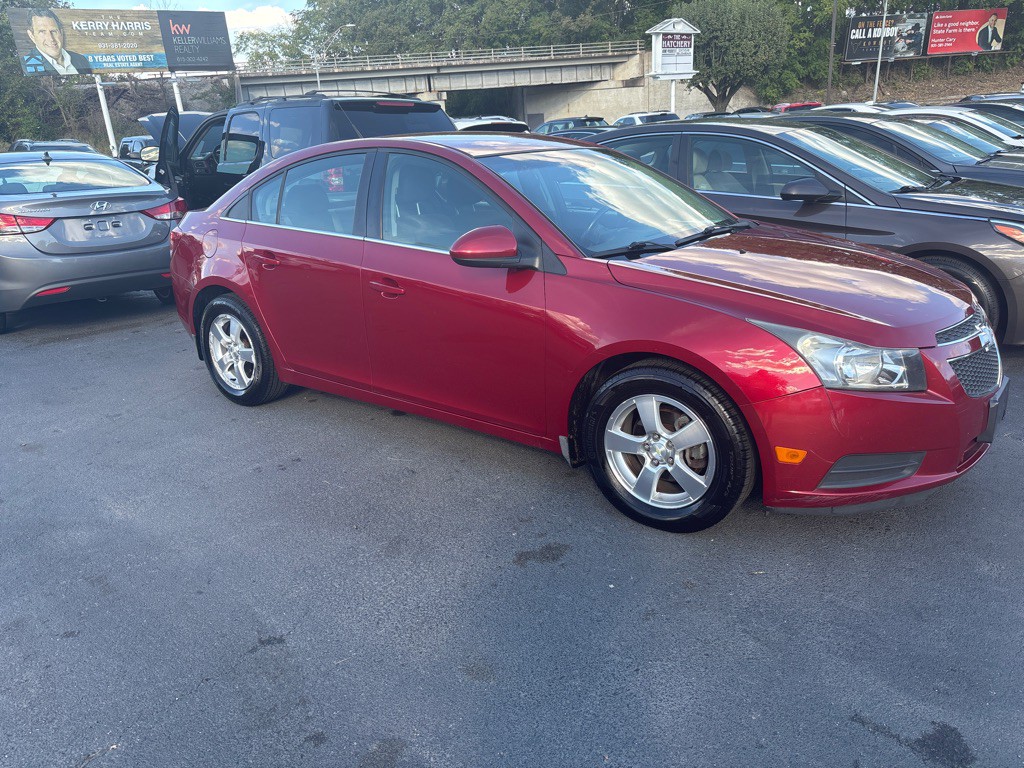 2013 Chevrolet Cruze Image 2