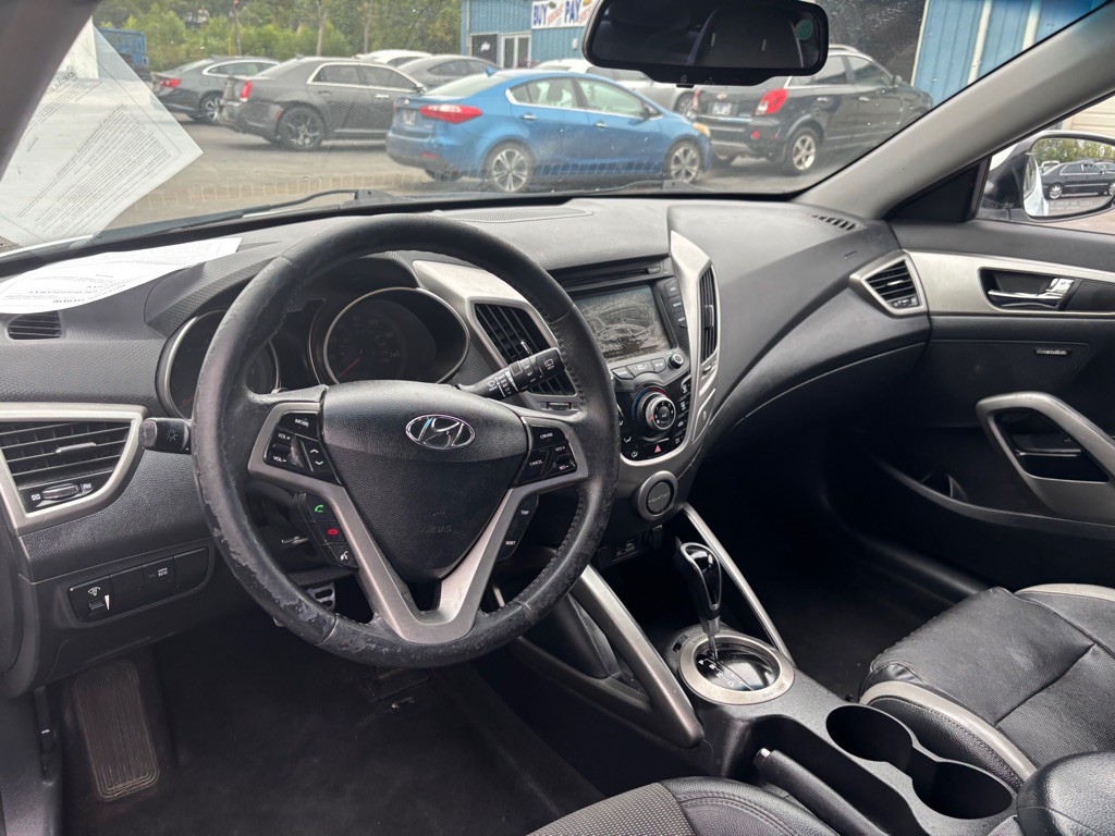 2013 Hyundai Veloster Image 3