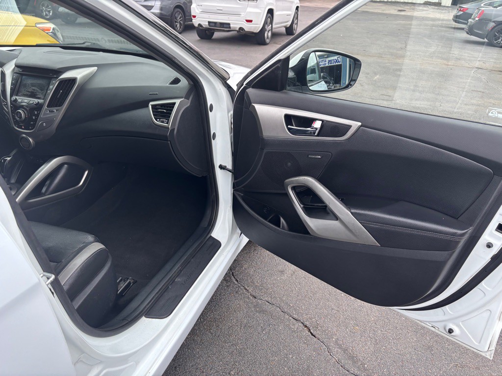 2013 Hyundai Veloster Image 9