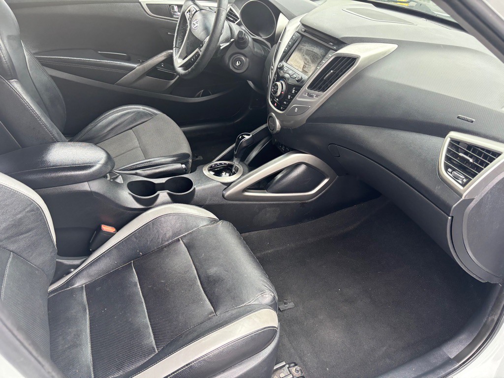 2013 Hyundai Veloster Image 11