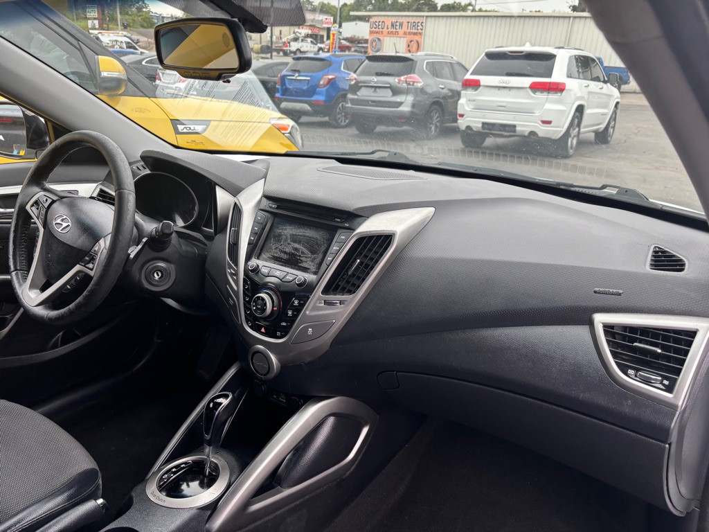 2013 Hyundai Veloster Image 12