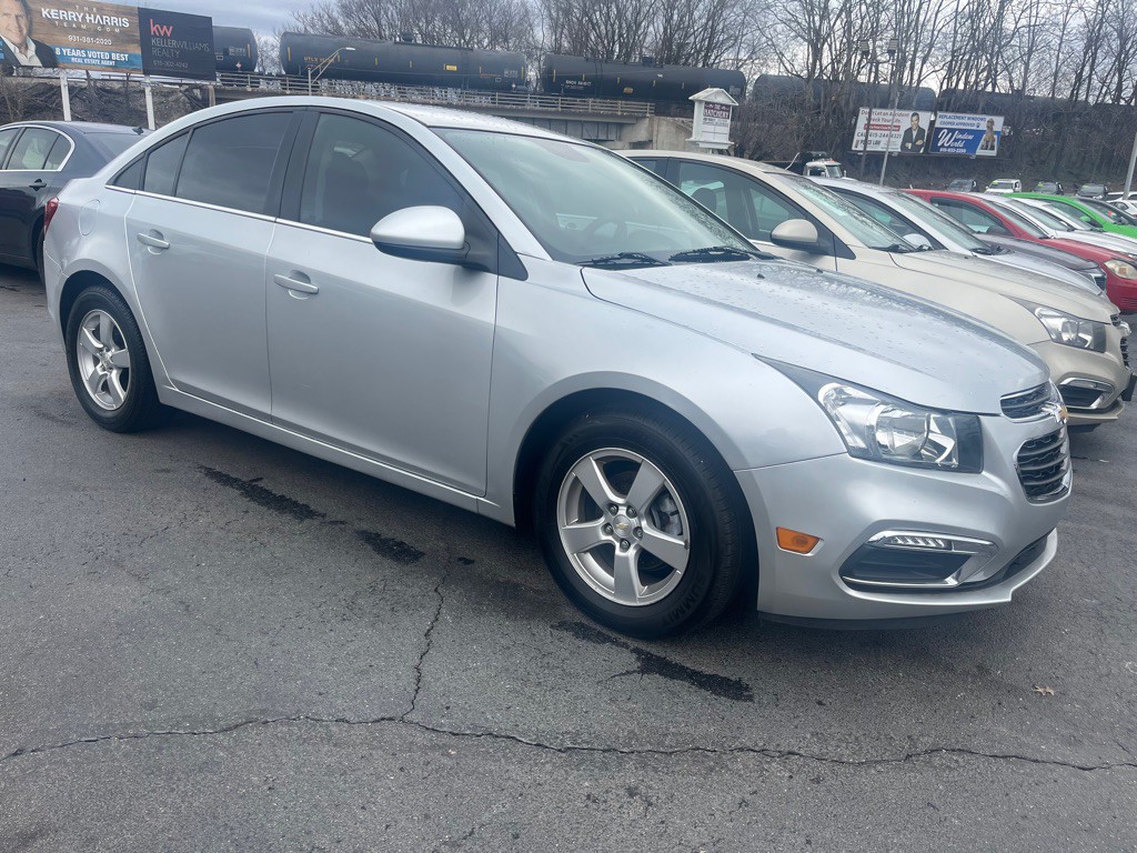 2016 Chevrolet Cruze Image 2