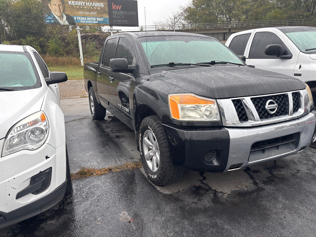 2010 Nissan Titan Image 2