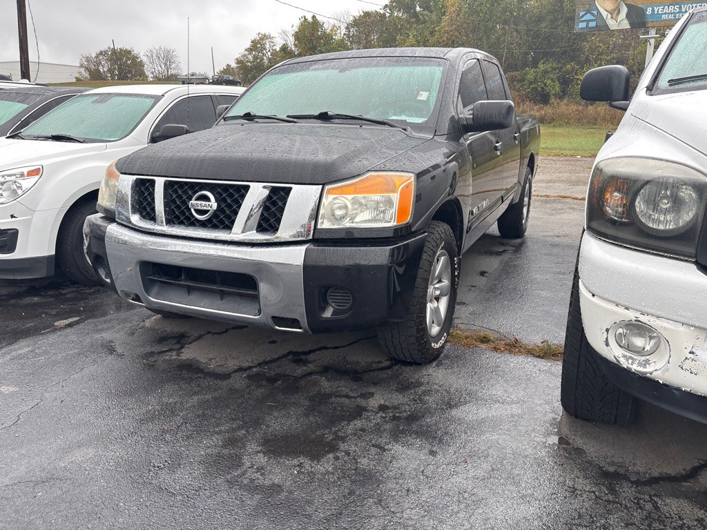 2010 Nissan Titan Image 3
