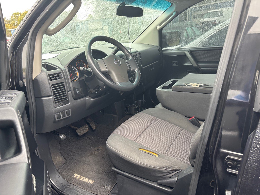 2010 Nissan Titan Image 4