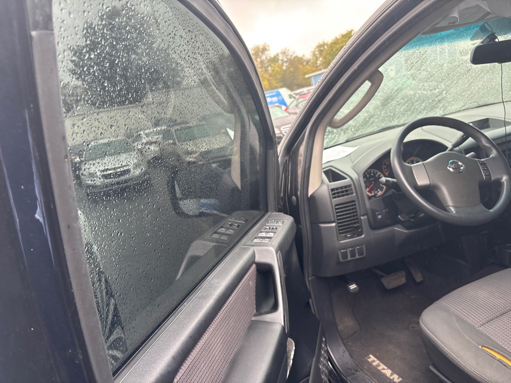 2010 Nissan Titan Image 5