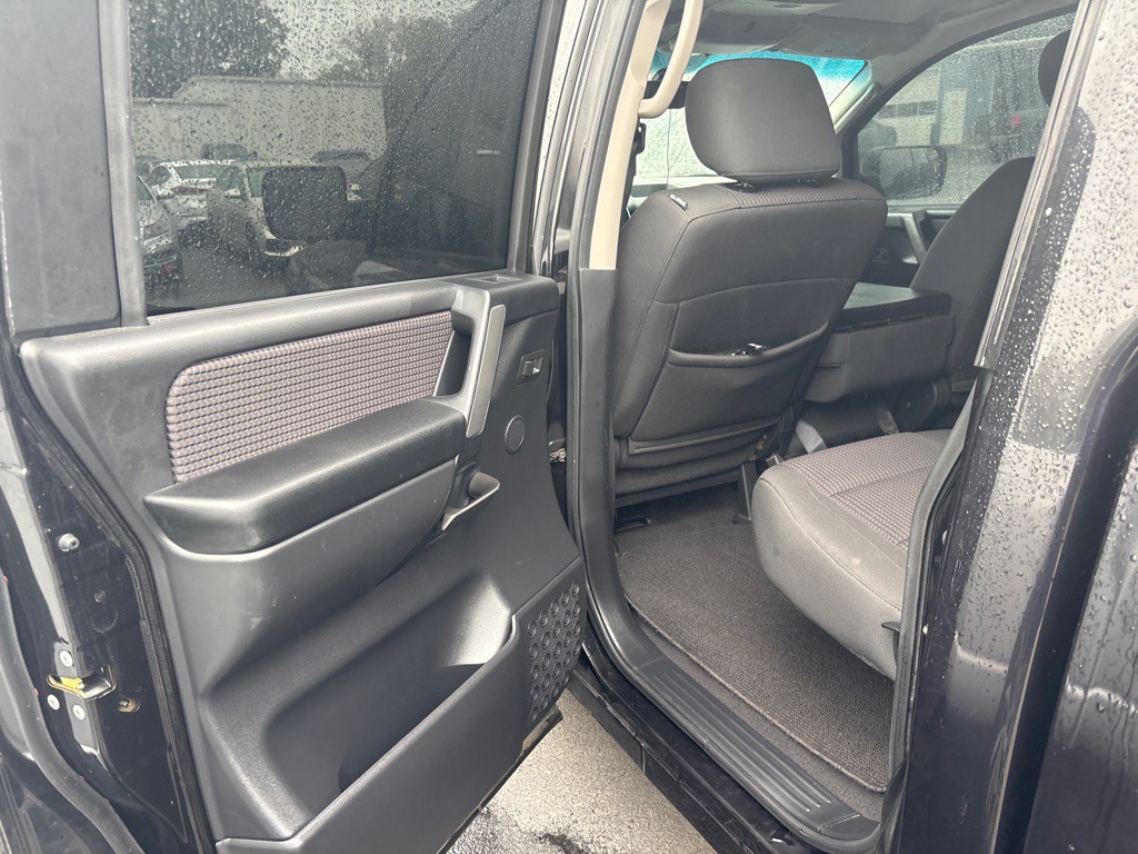 2010 Nissan Titan Image 7