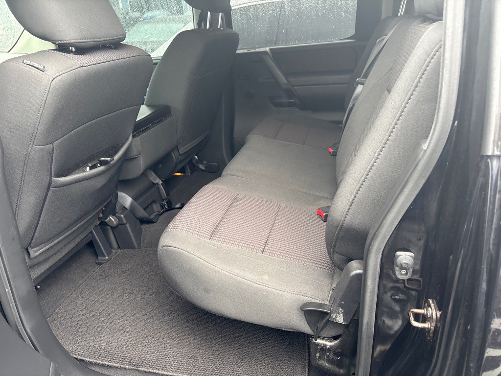 2010 Nissan Titan Image 8