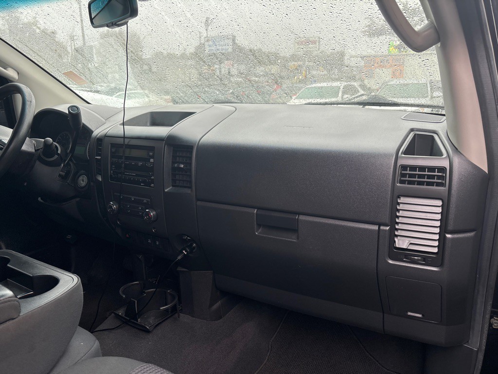 2010 Nissan Titan Image 13