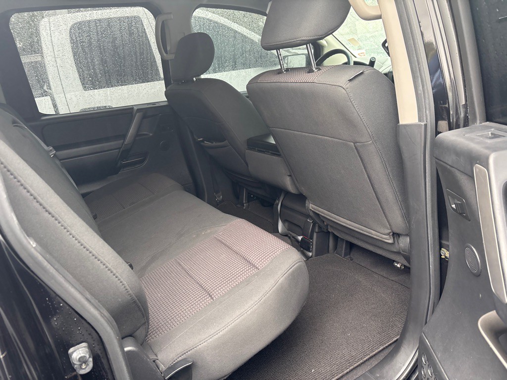 2010 Nissan Titan Image 16
