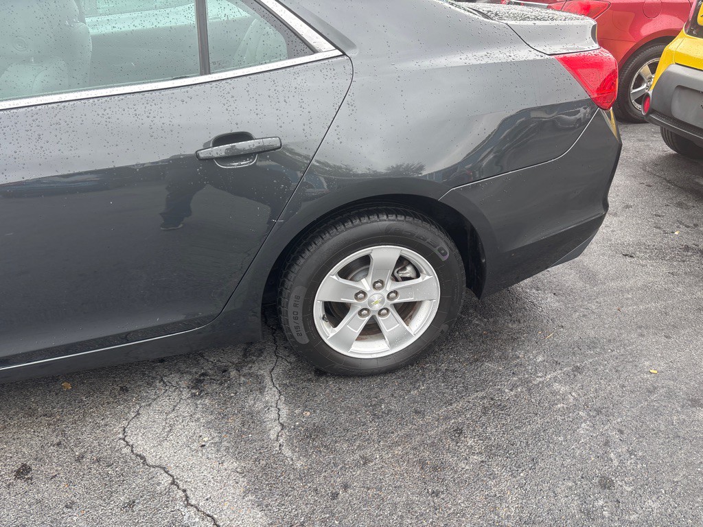 2016 Chevrolet Malibu Image 4