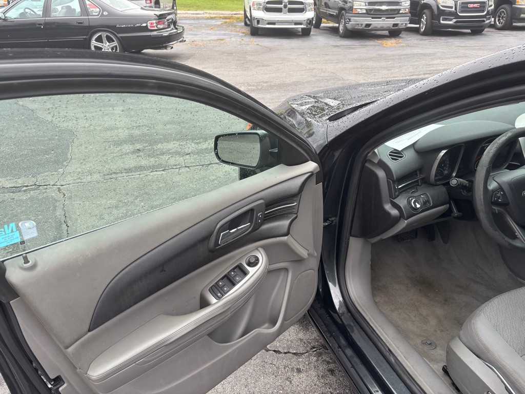 2016 Chevrolet Malibu Image 9