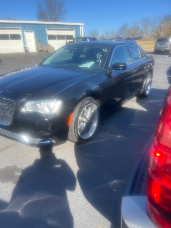 2015 Chrysler 300 Image 2
