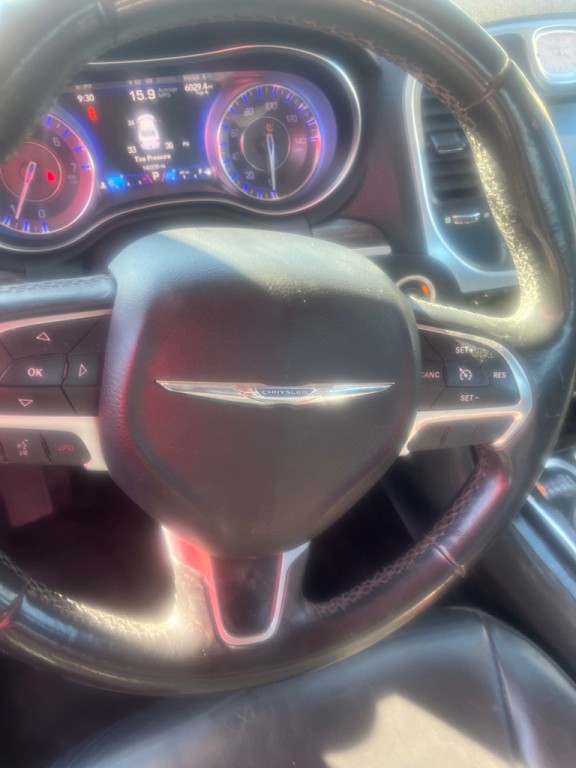 2015 Chrysler 300 Image 6