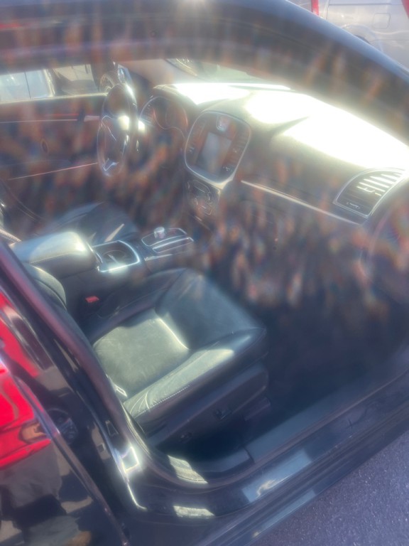 2015 Chrysler 300 Image 12
