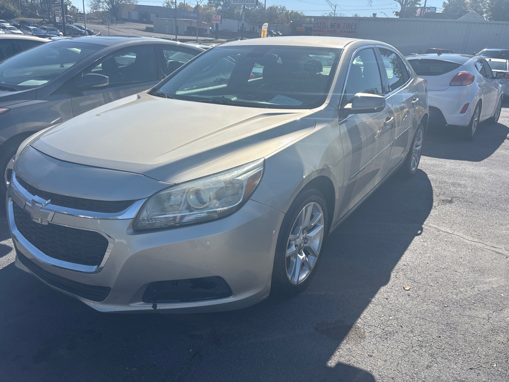 2014 Chevrolet Malibu Image 2