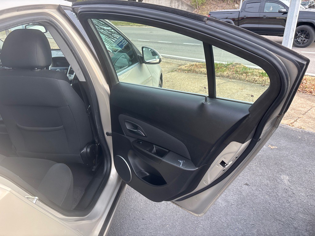 2011 Chevrolet Cruze Image 14