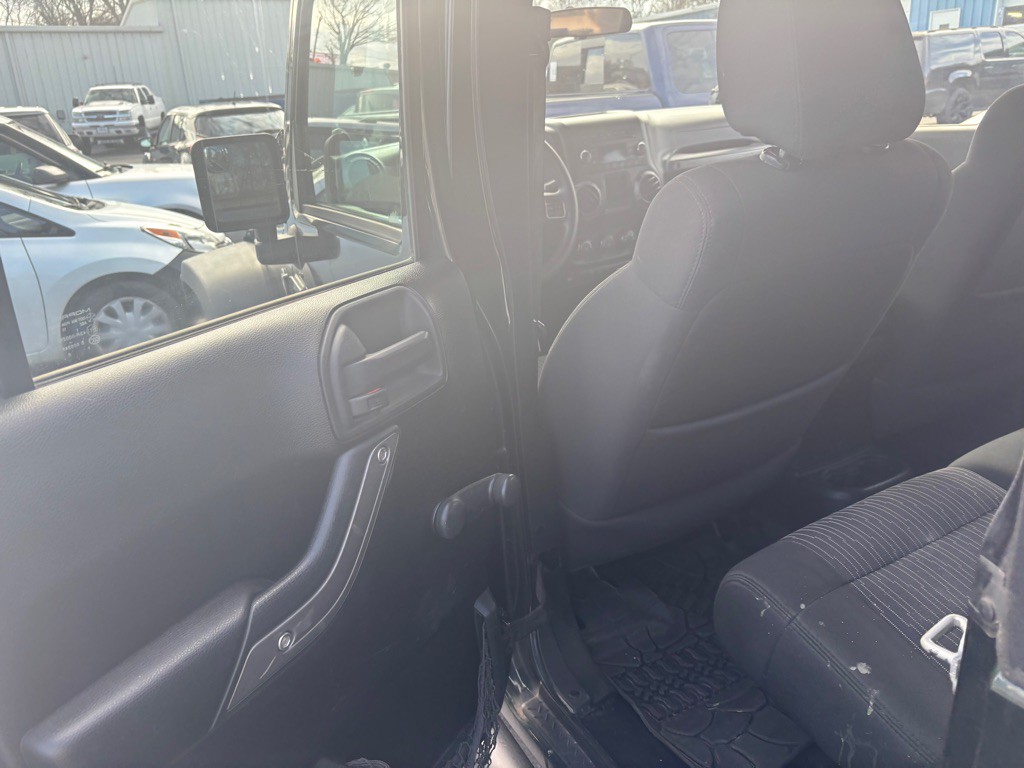 2011 Jeep Wrangler Unlimited Image 10